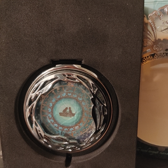DISNEY ARIEL COMPACT MAKE UP MIRROR SOLD BY SEPHORA 2015 LIMITED EDITION - Picture 4 of 4